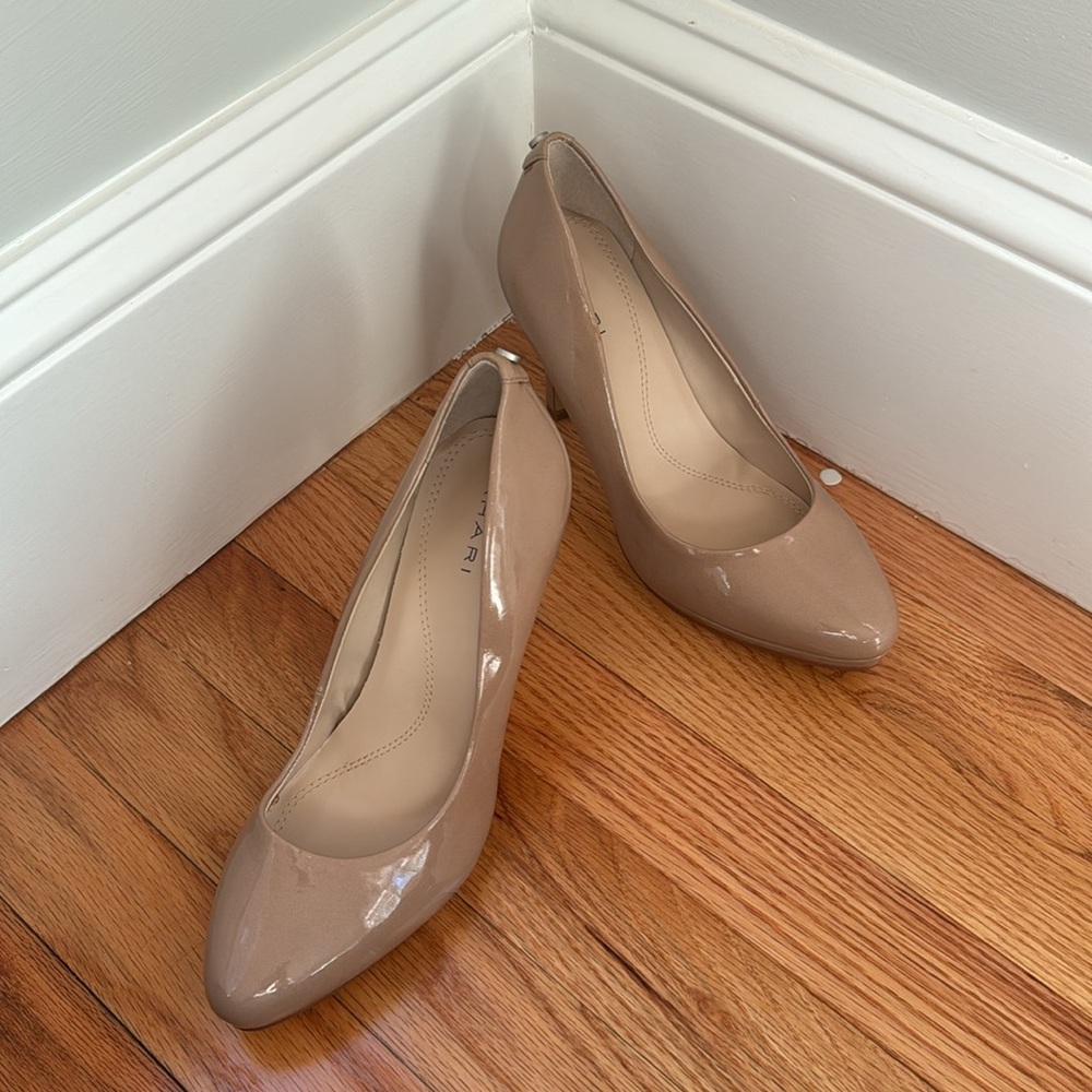 New- Women Tahari Tan Platform Pumps Size 7.5 - Picture 8 of 12